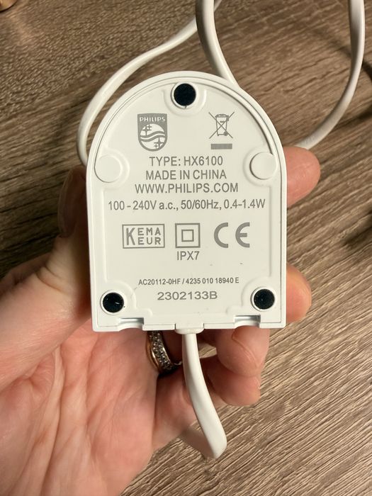 Продам зарядку на зубную щетку филлипс