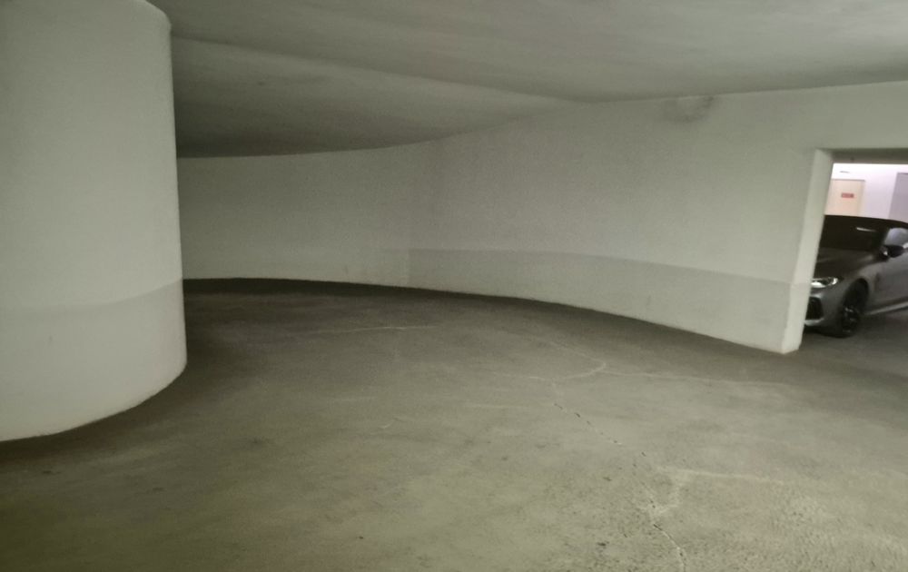 Aluga-se Lugar de Garagem em Edifício com Segurança – Disponível a partir de 1 de Dezembro