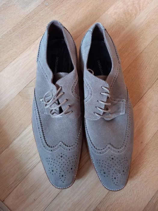 Eleganckie zamszowe półbuty sznurowane w kolorze szarym Dolce&Gabbana rozmiar 42