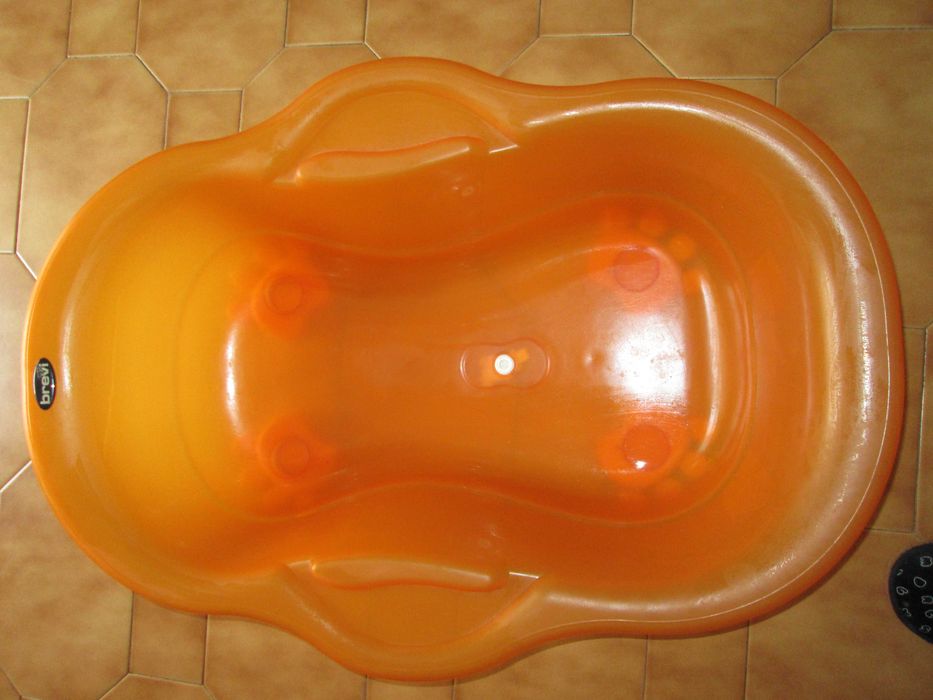 Banheira bébé, bacio e rodutor de sanita