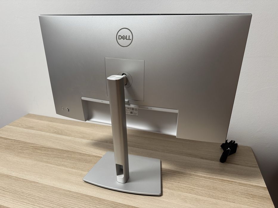 Monitor Dell U2724D