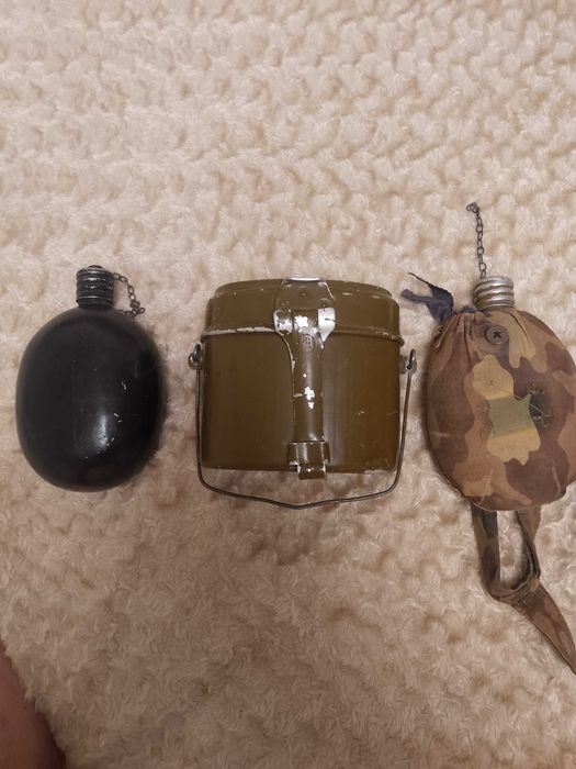 Фляги та котелок