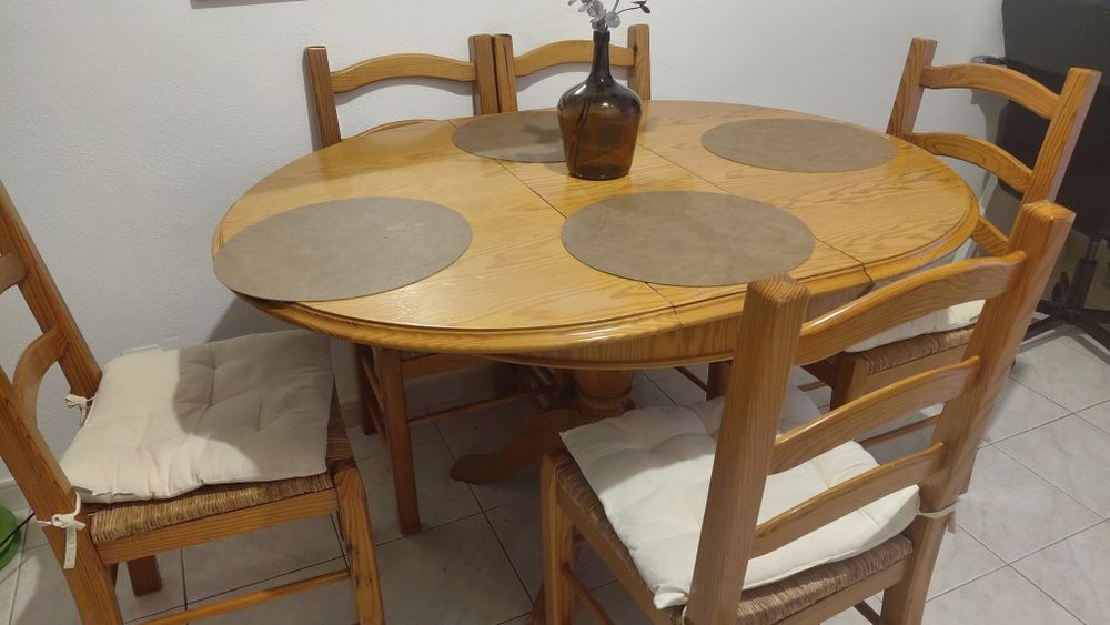 Mesa com 4 cadeiras
