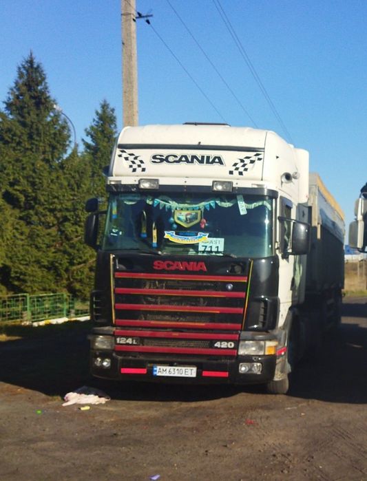 Продам тягач Scania R124 LA