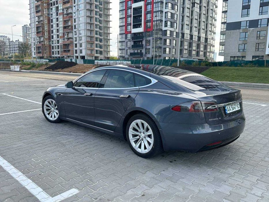 Оренда Tesla S під таксі Premium Uber Black