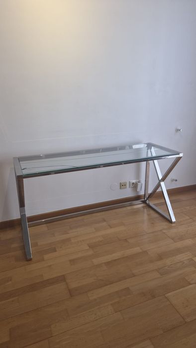 Consola / mesa de apoio  com design moderno