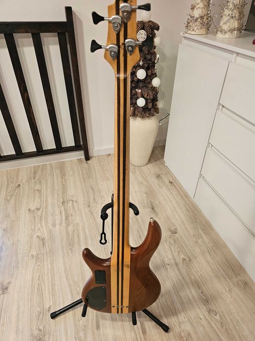 Gitara basowa Cort A4