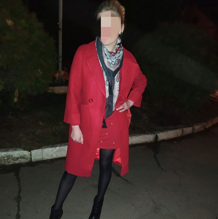 Пальто червоне 44 розмір