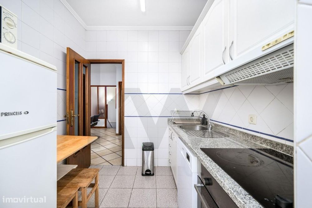 Arrendamento — Moradia T3+1 mobilada e com grande terraço no Jardim Mo