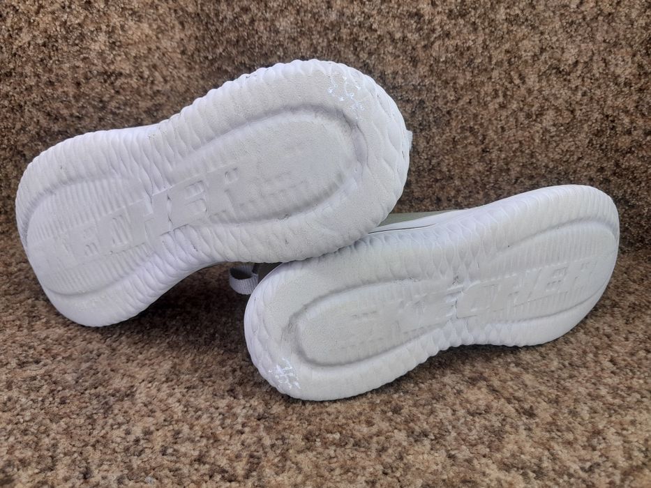Кросівки оригінал Skechers 42 розмір.