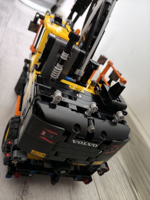 Koparka LEGO technic 42053 Volvo EW160E