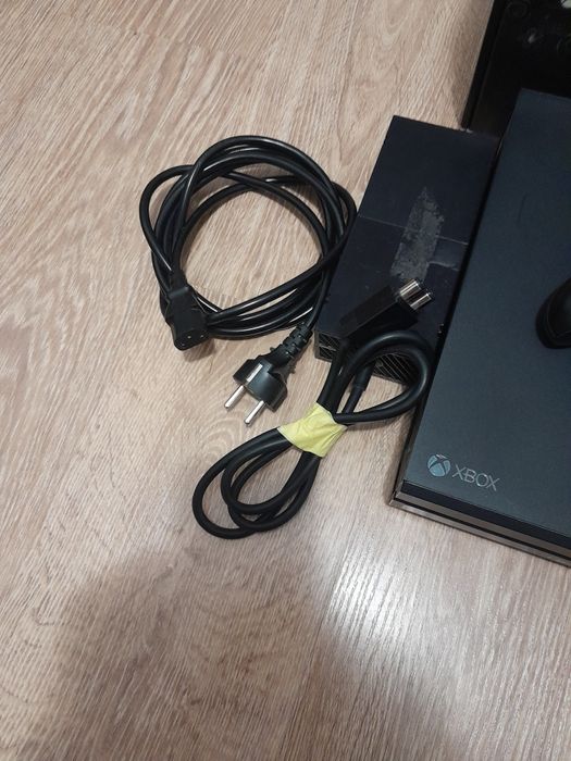 Xbox One 500 ГБ стан хороший