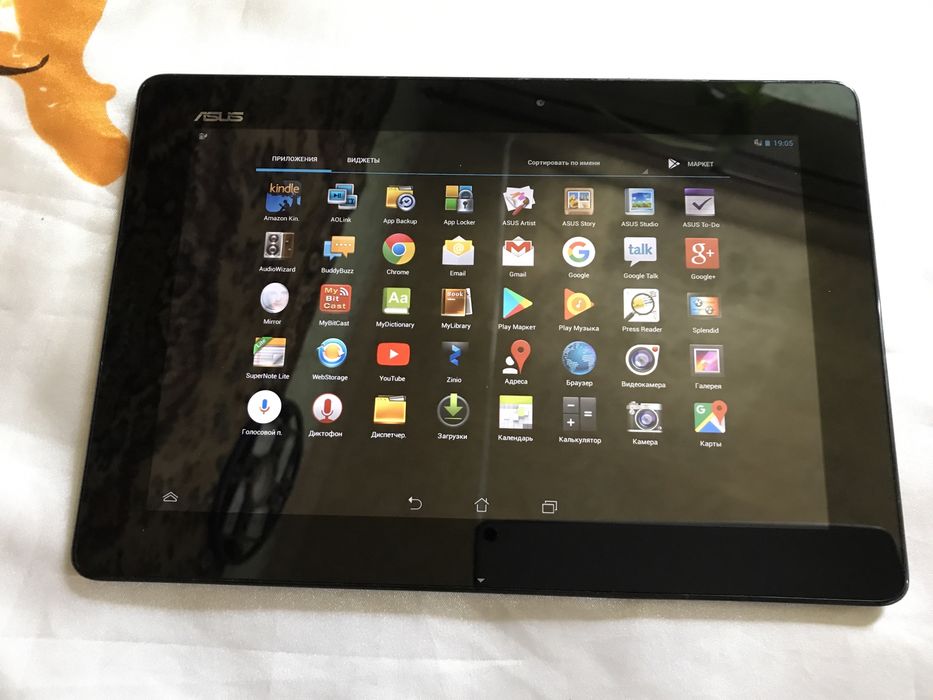 ASUS Memo Pad K005. 10 дюймов, память 2/16 гигабайт. Звонящий