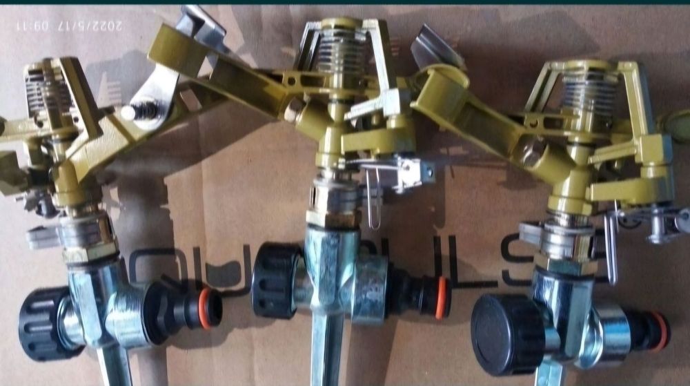 Дождеватель металлический пульсирующий на мет. ножке импульсный