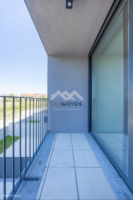 Apartamento T1 Novo |  Polo Universitário  | S. João | Varanda | Garag