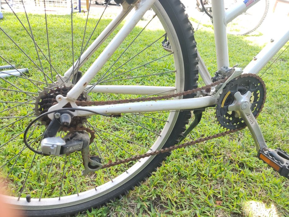 Duas bicicletas Shimano usadas