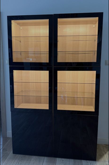 Szafa dwuskrzydłowa szklana czarna LED Besta Selsviken