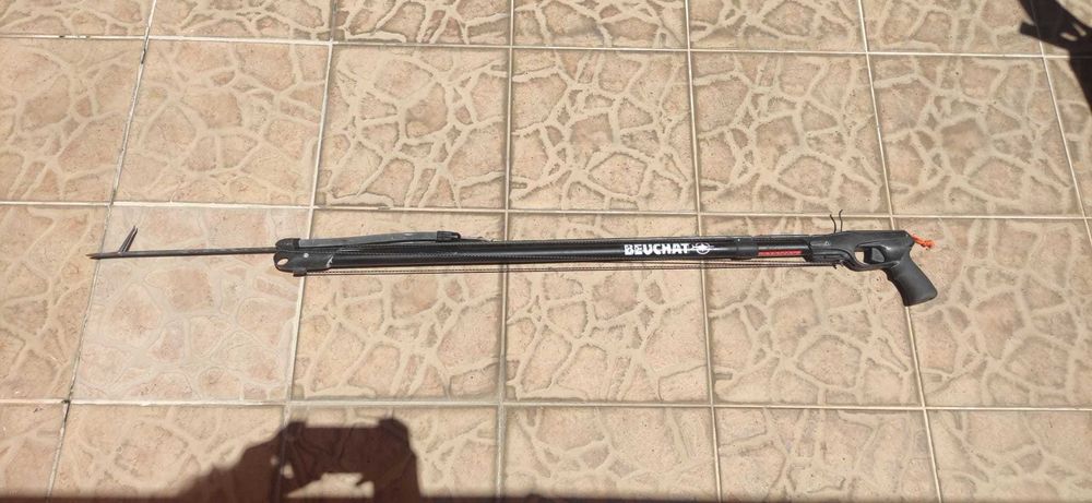 Vário material de pesca submarina