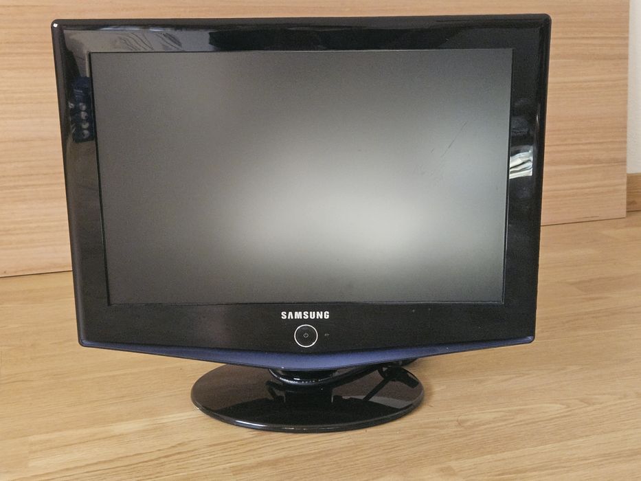 19" Samsung TV / Monitor64586197846530120