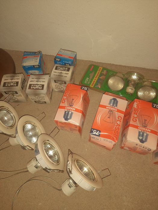 Conjunto de candeeiros, apliques, projetores e lâmpadas