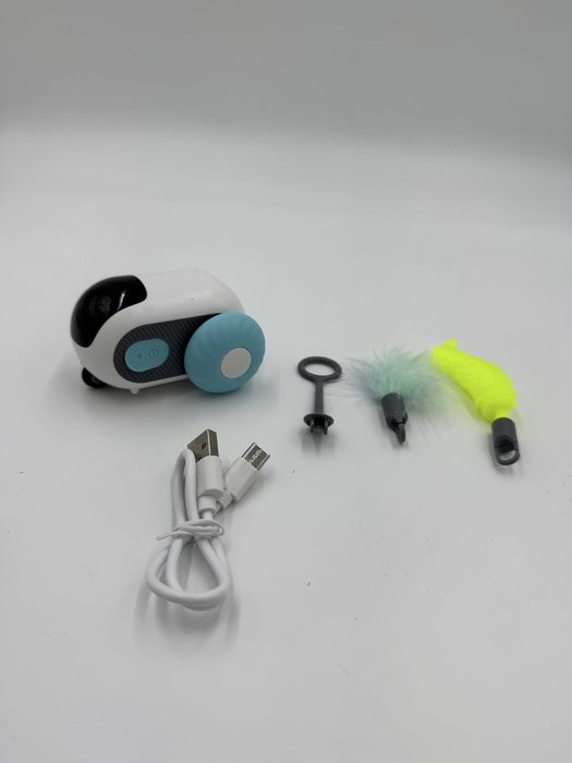 Interaktywna myszka dla kota z piorkiem