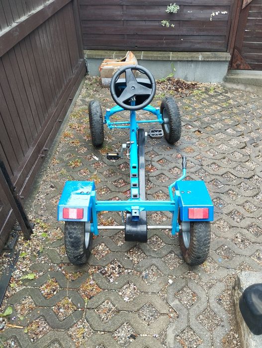 Gokart dwuosobowy dla dziecka i osoby dorosłej.