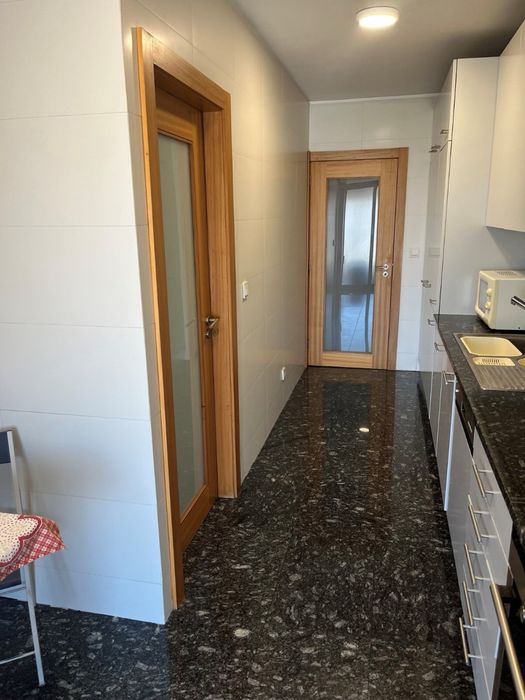 Apartamento T2 para arrendar Pedroucos