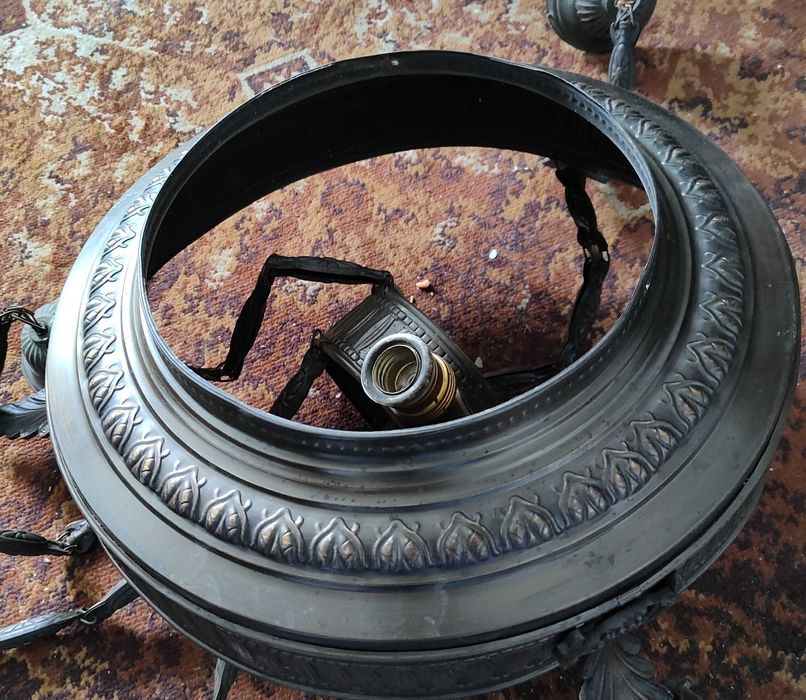 Stary przedwojenny żyrandol