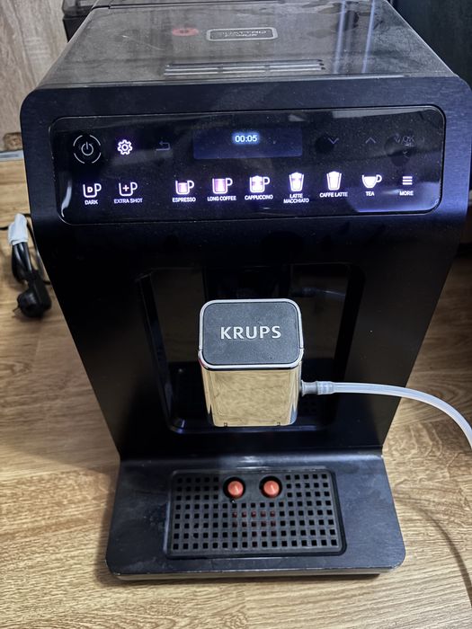 Krups evidence niski przebieg z mlynkiem metal obudowa, kolorowy ekran