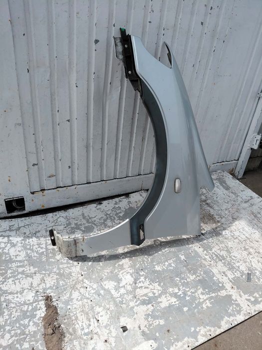 Błotnik Opel Zafira A Z147 lewy przód