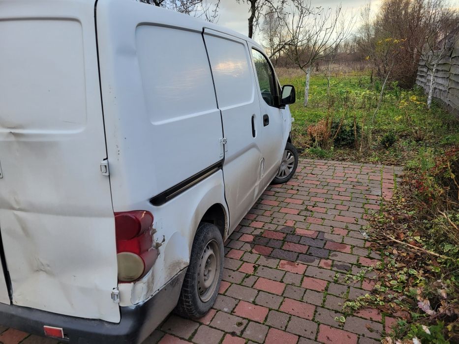 Продам  авто після дтп  авто, заводиться і їздде