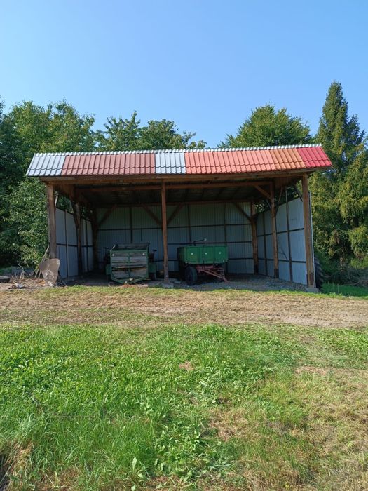 Wiata drewniana z pokryciem blachą