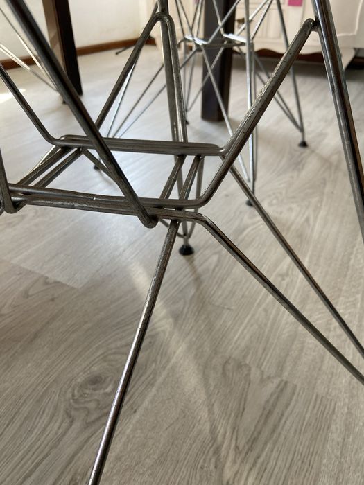 4 cadeiras modelo Eames Armchair