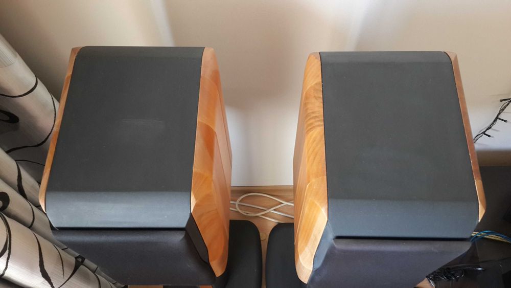 Колонки Chario Constellation Lynx + стійки  , дизайн Sonus Faber