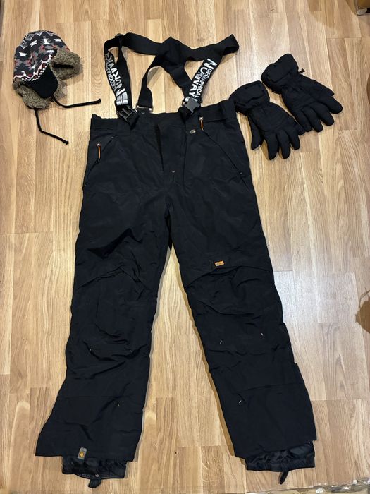 Equipamento de snowboard/ ski