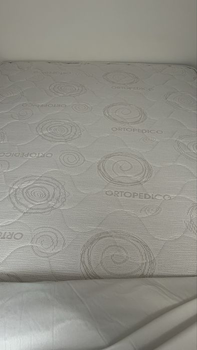 Cama 130x200 com estrado e colchao