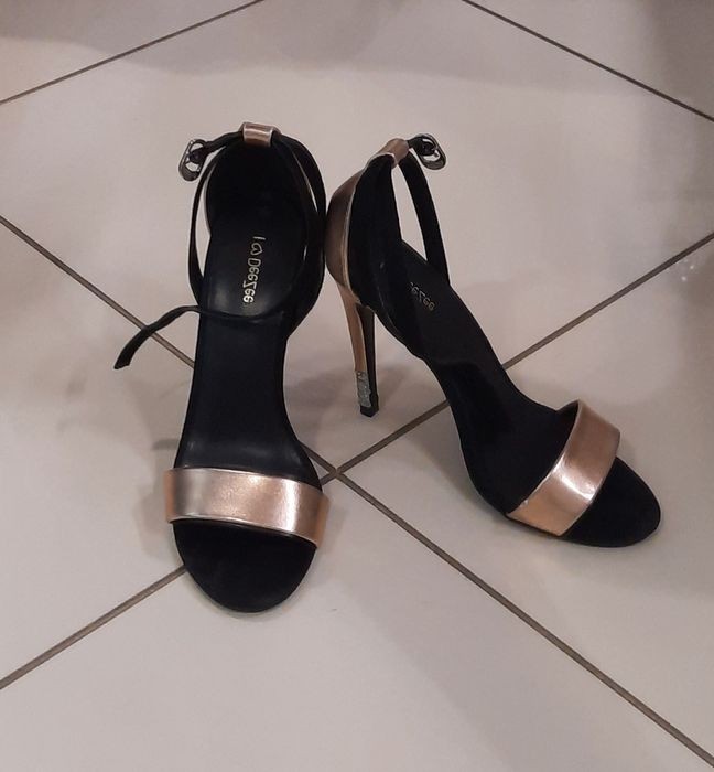 Sandałki , szpilki DeeZee - śliczne