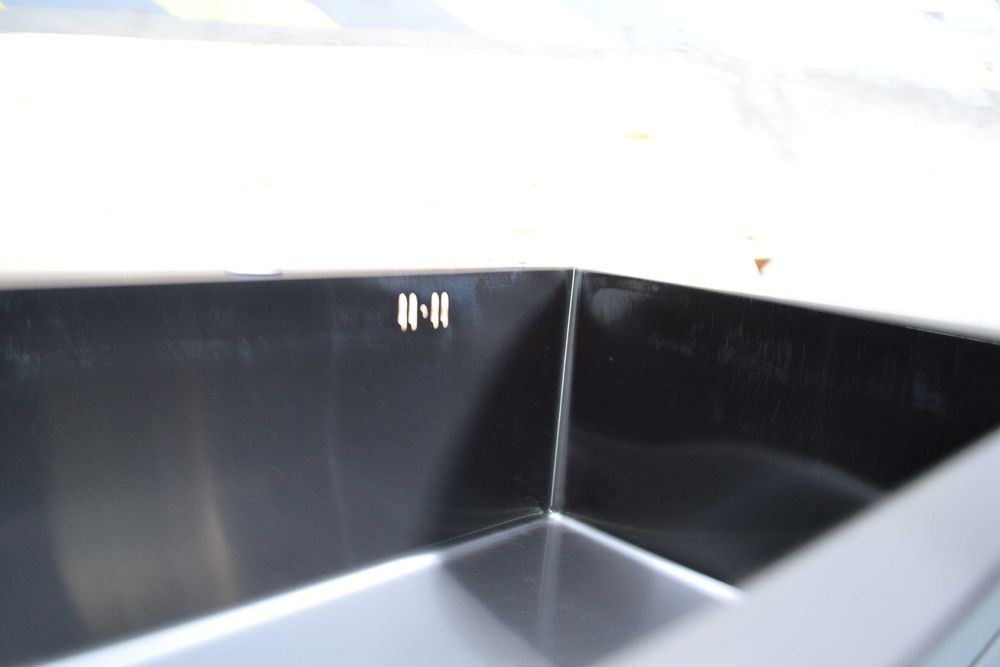 Раковина 600*500 чорна (уцінка)