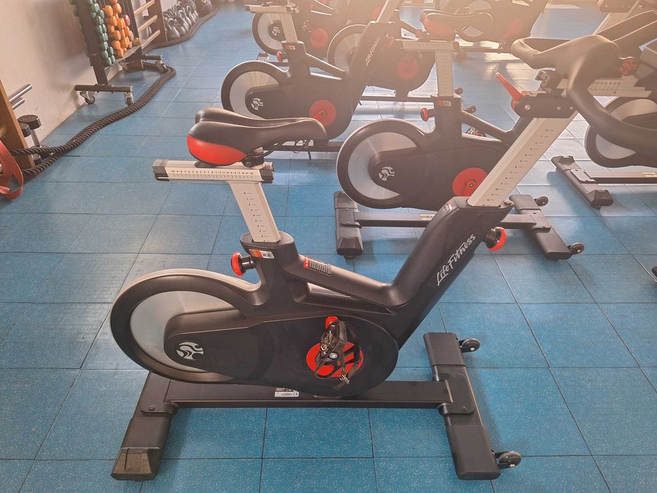 Bicicleta de spinning LifeFitness ic6  e technogym