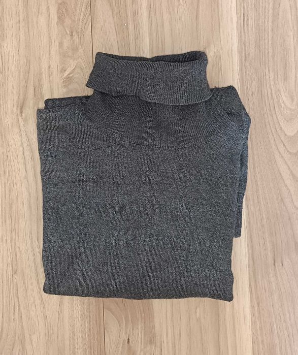 Sweter z golfem z wiskozy S (small) szary