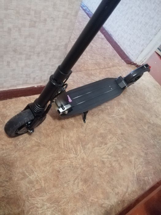 Єлектросамокат..