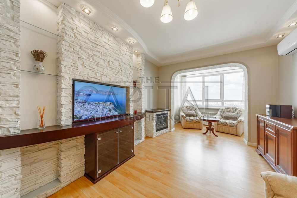 Продаж квартири, вул. Драгоманова, Дарницький р-н