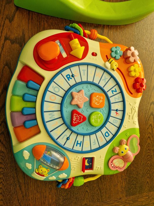 Stolik panel.grający i zestaw gimnastyczny dla niemowląt Chicco