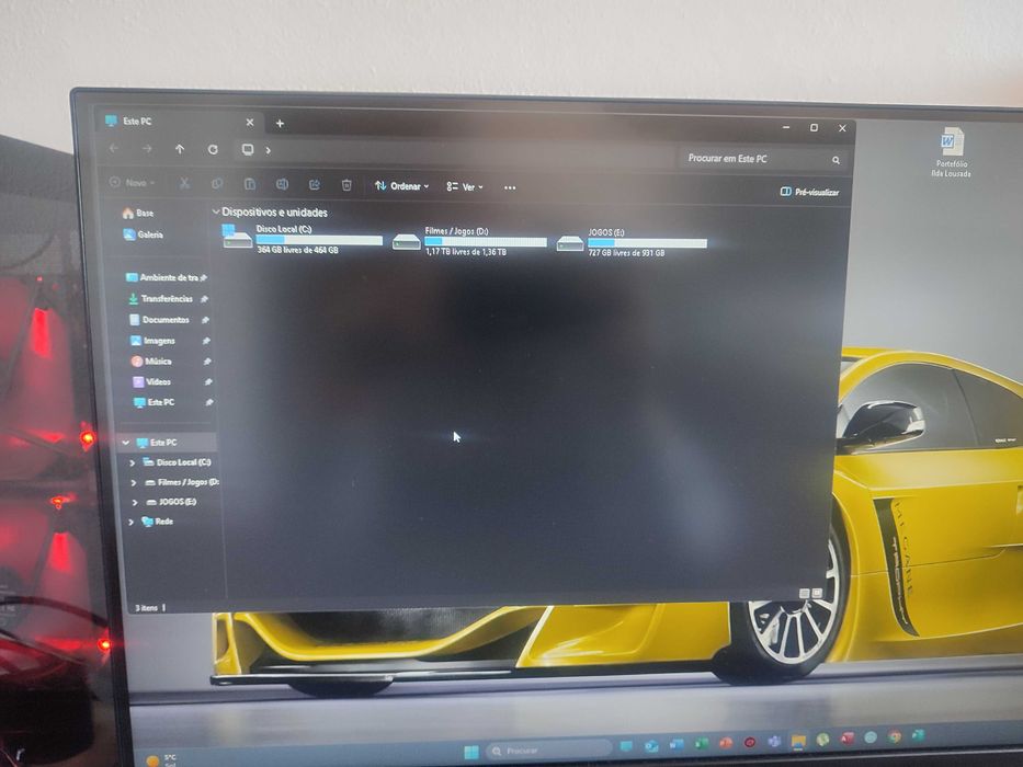 computador completo com monitor e secretária