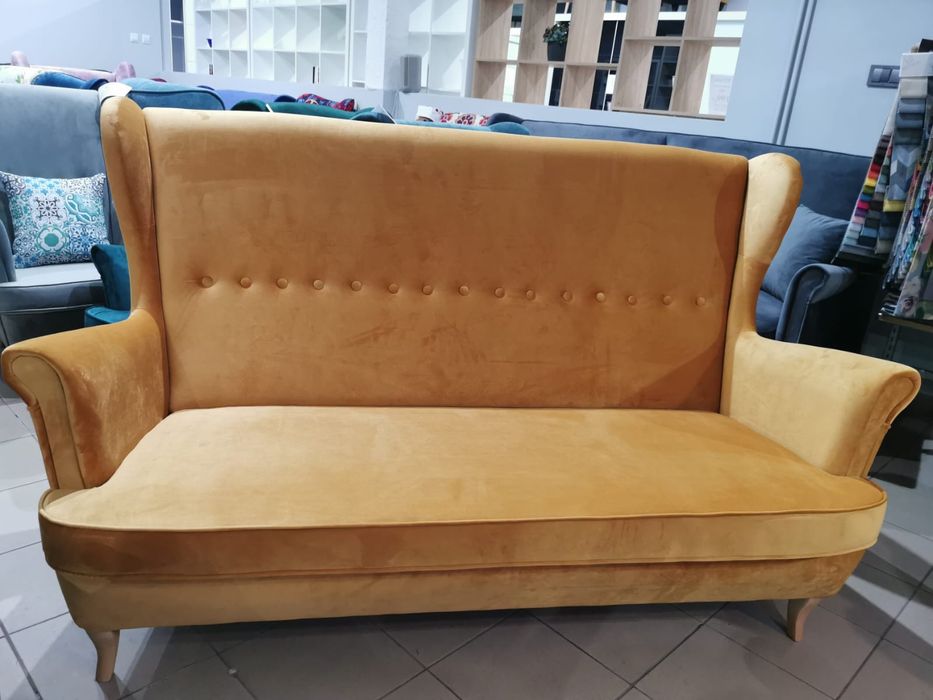 Sofa nierozkładana 3 os nowa uszkodzona w transporcie kolor musztarda