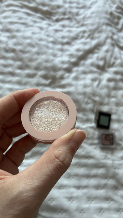 Cienie brokatowe blyszczace catrice nyx