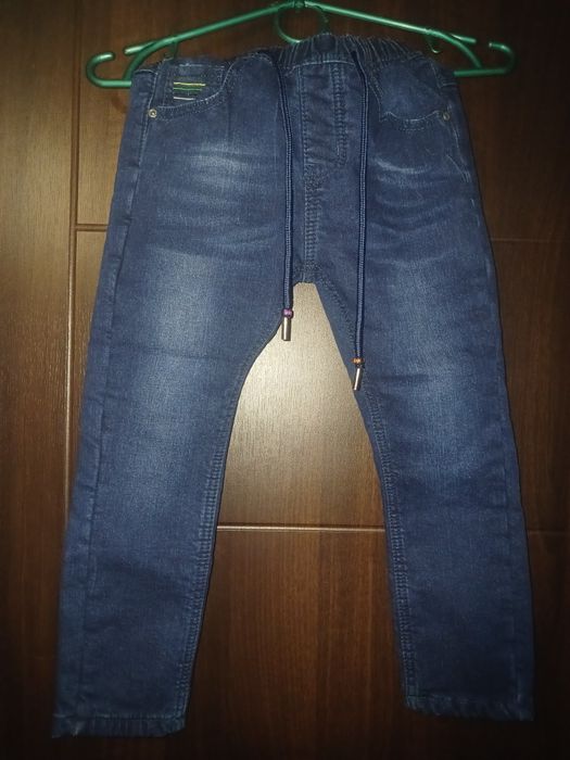 Продам джинсы на флисе для мальчика.