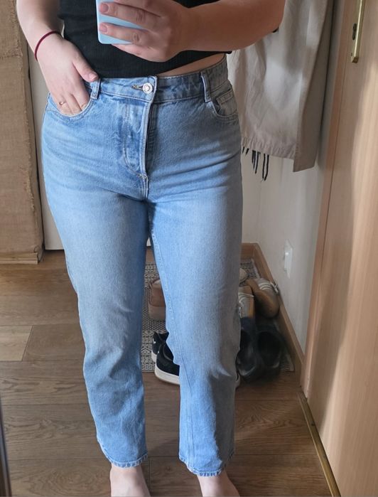 Niebieskie dżinsy straight