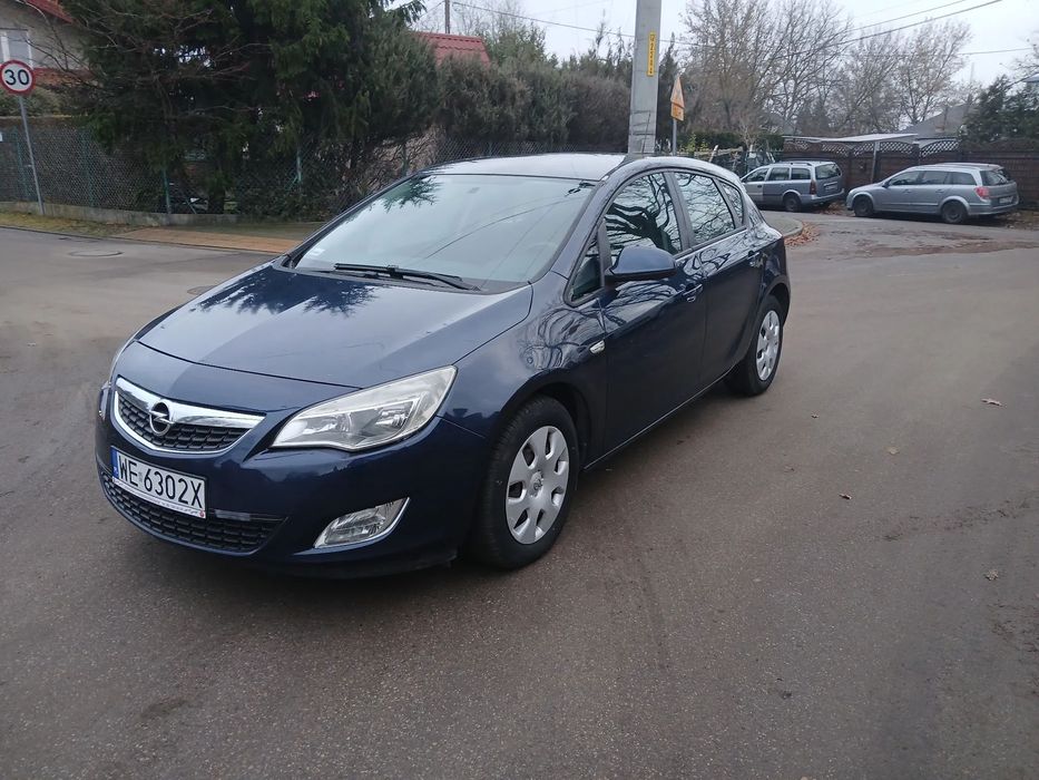 Opel Astra 2010r grudzień bez korozji klima