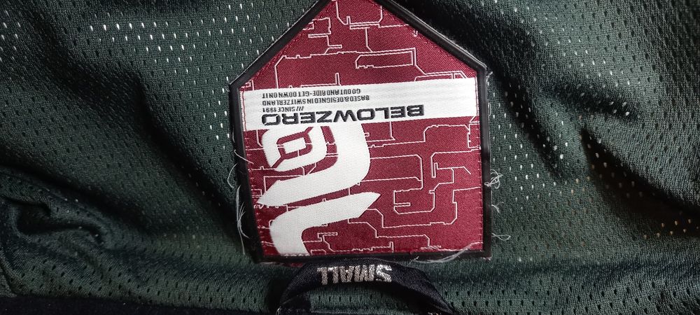 Куртка мембранна жіноча BELOW ZERO (Швейцарія) р. S ,M супер стан